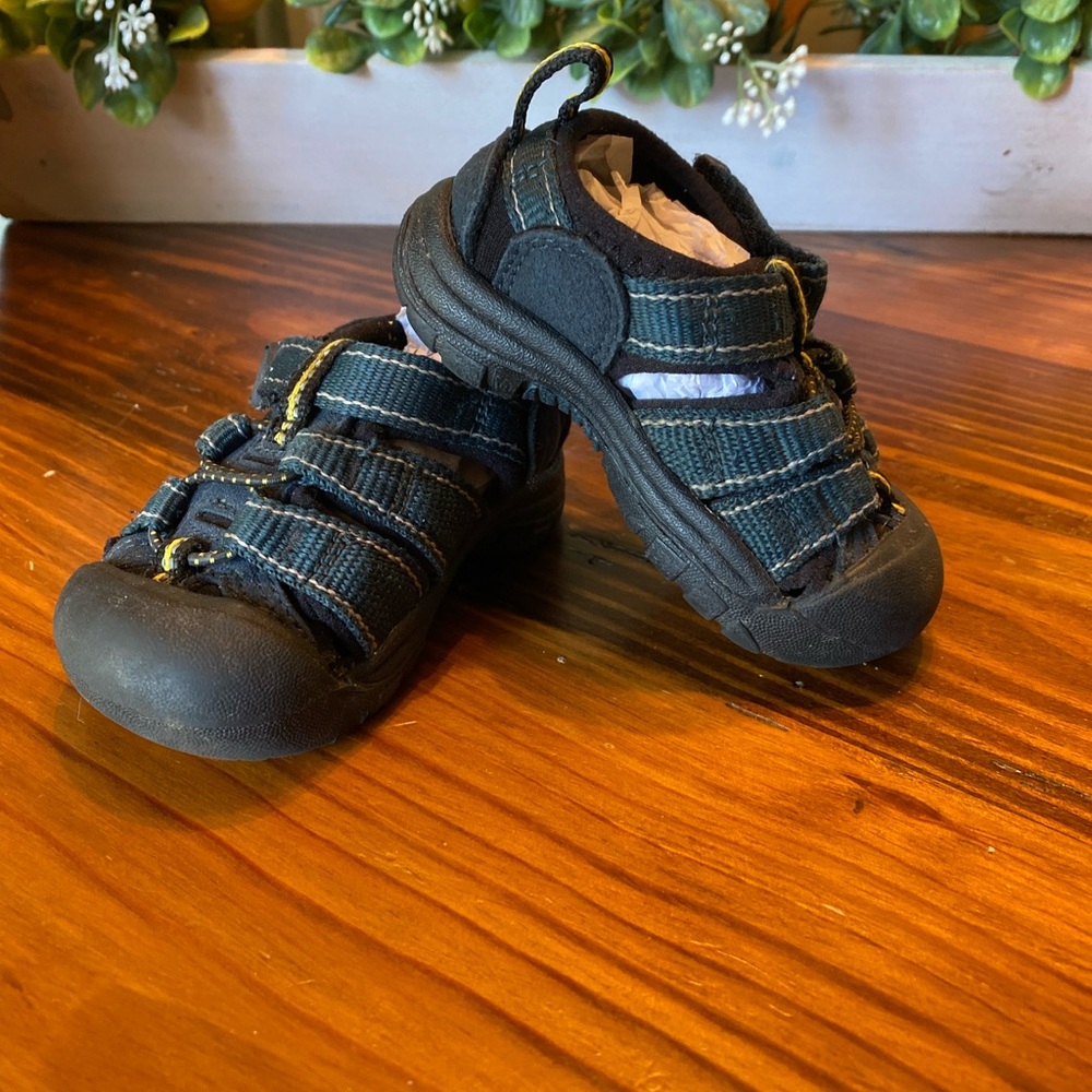 Keen Toddler Sandals (size 4) - Picture 2 of 7